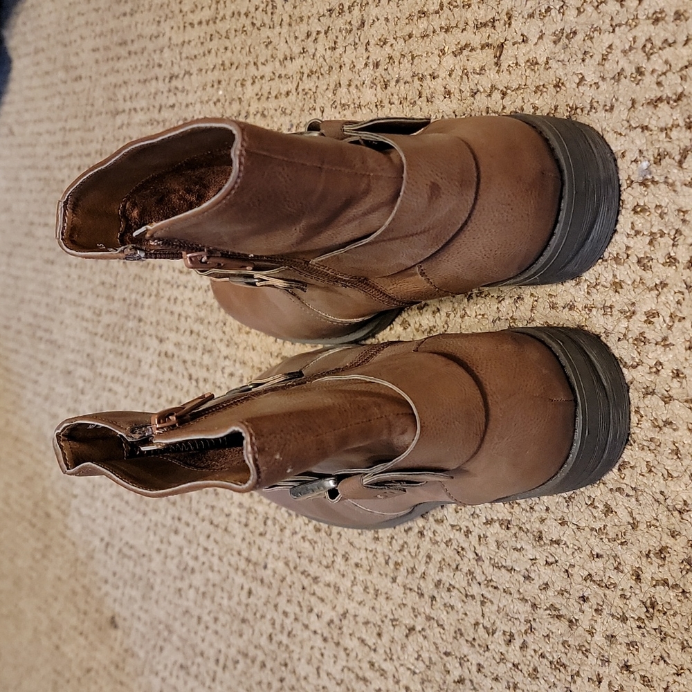 Like New Booties! | Relativity brand | Size 9 - Picture 5 of 6